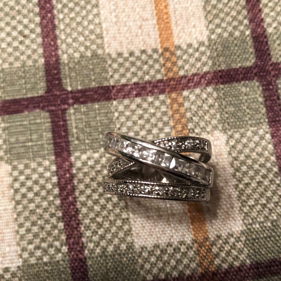 Silver ring - Picture 2 of 6